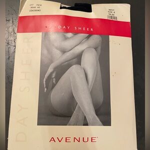 NWT Avenue Day Sheer Pantyhose Womens Size E Navy